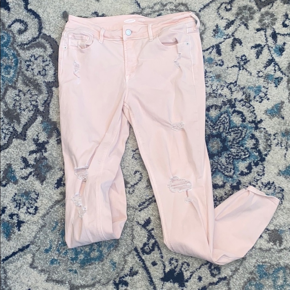 Light pink old navy rocks star skinny jeans.